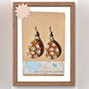 Rainbow Teardrop Earrings

🌸🌟🌟Bundle Discounts Available🌟🌟🌸